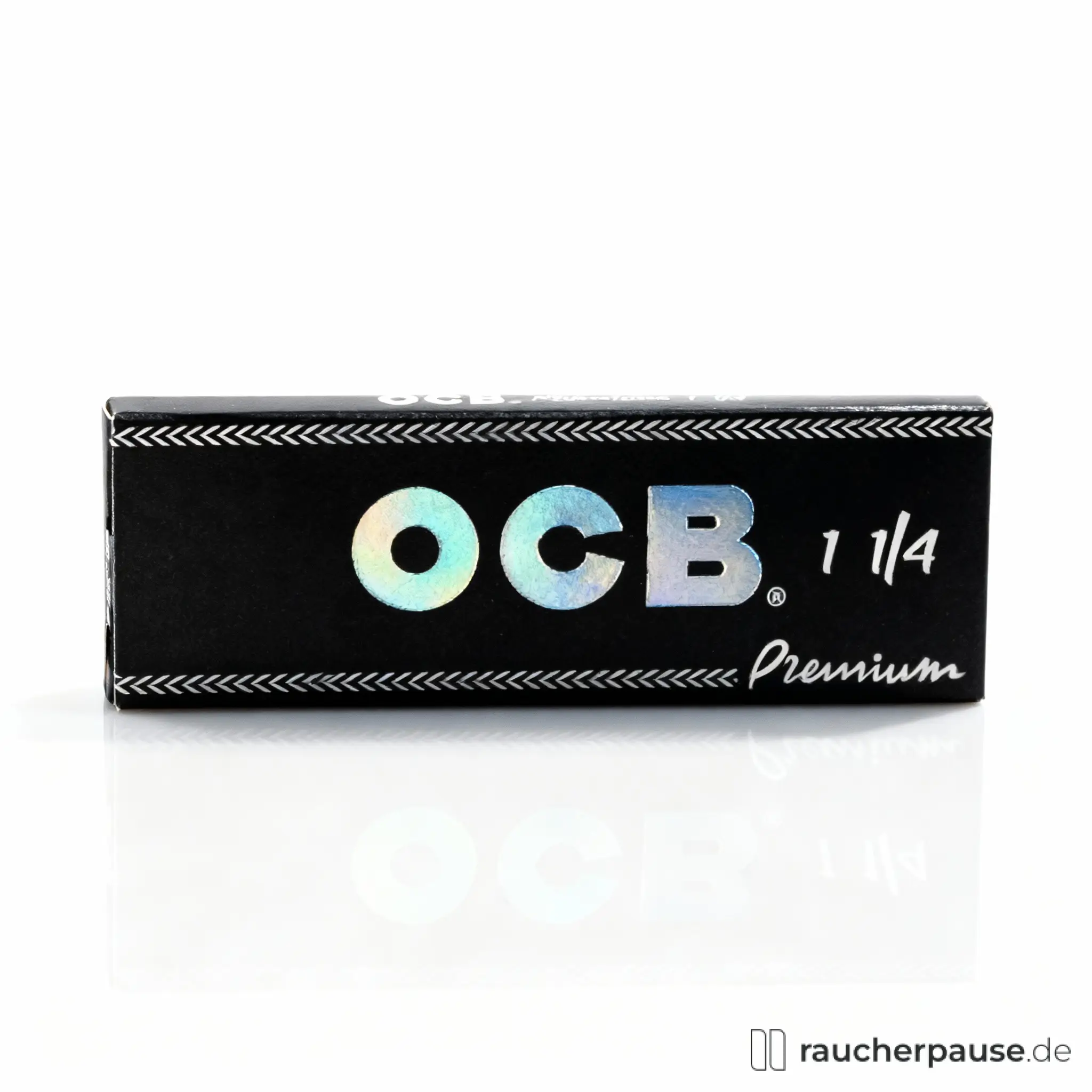 OCB Premium Schwarz 1¼ Rolling Papers in schwarzer, hochformatiger Box mit silbernem, holoartigem Logo und dekorativem Muster.