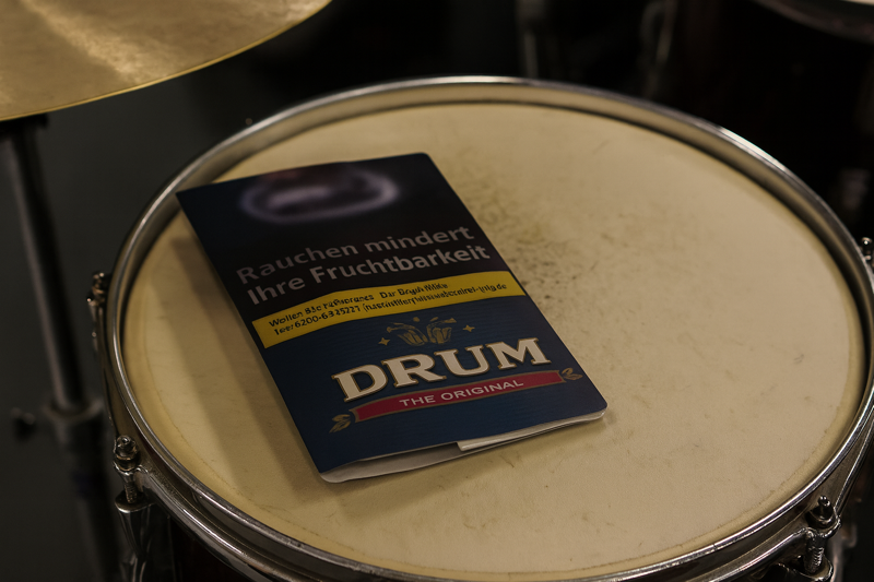 Drum Tabak Pouch auf einem Schlagzeug Drum