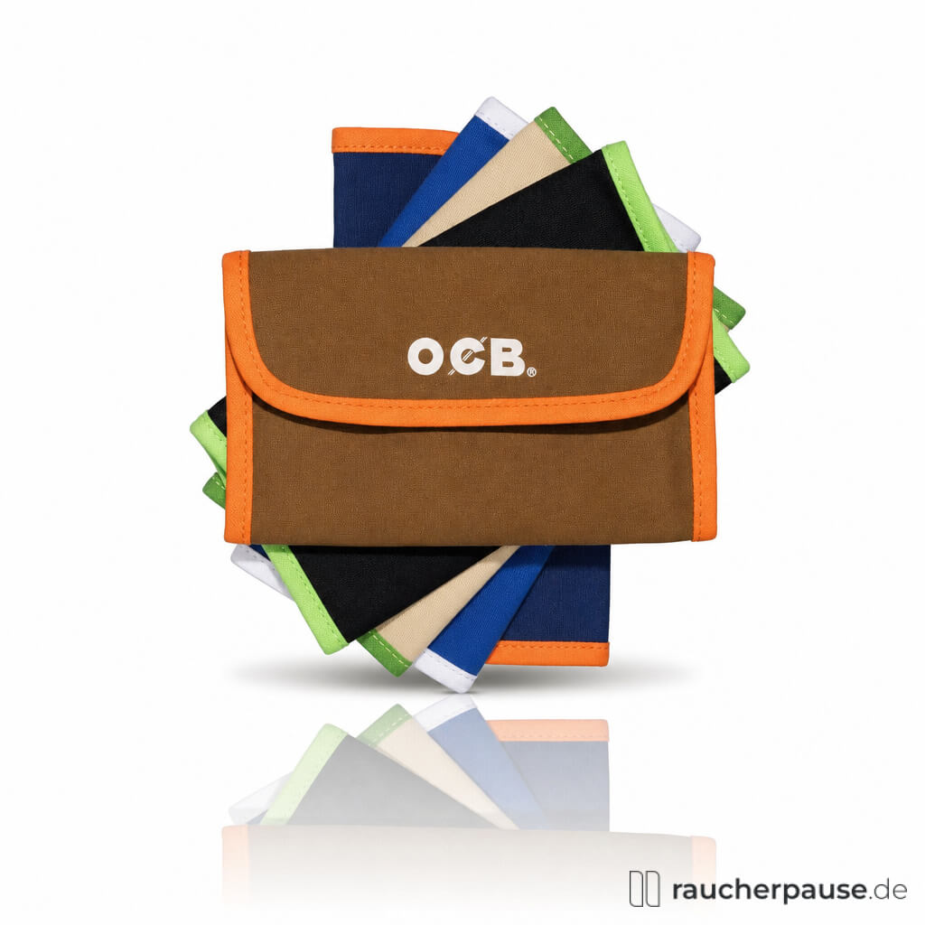 OCB Tabakbeutel mit farbigen Handtüchern in grün, blau, schwarz und beige in einem braunen Beutel mit orangefarbenen Kanten und weißem OCB-Logo.