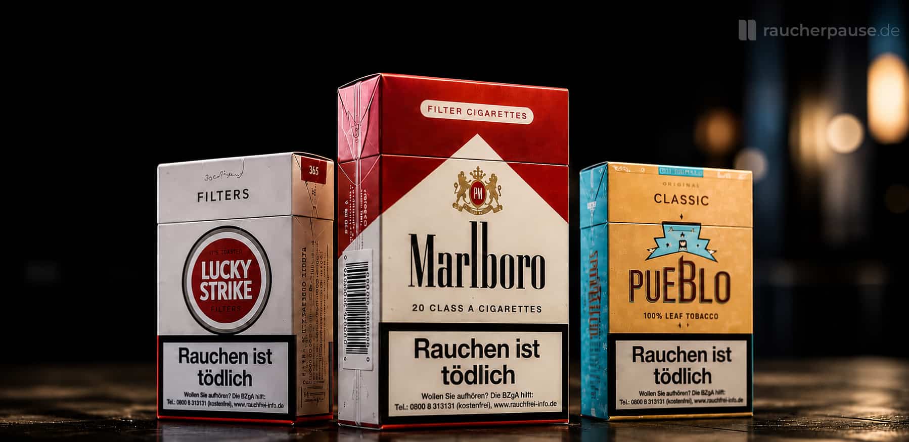 Marlboro, Lucky Strike und Pueblo Zigarettenpackungen auf dunklem Hintergrund
