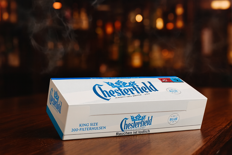 Chesterfield Tabak blau Packung in einer rauchigen Bar