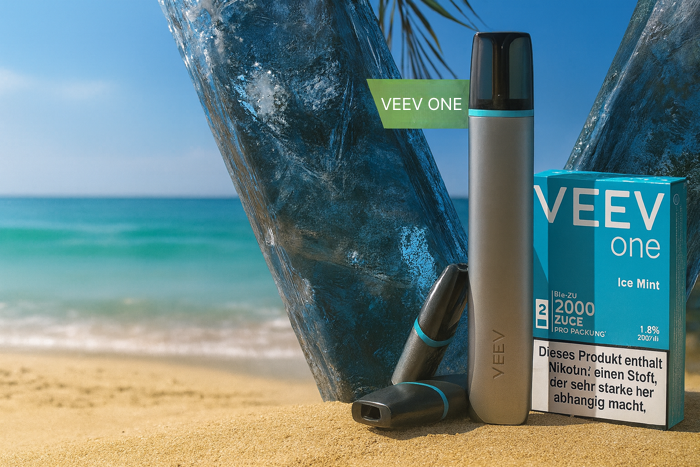 VEEV ONE am Strand mit Eisblock im Hintergrund, Sorte Ice Mint