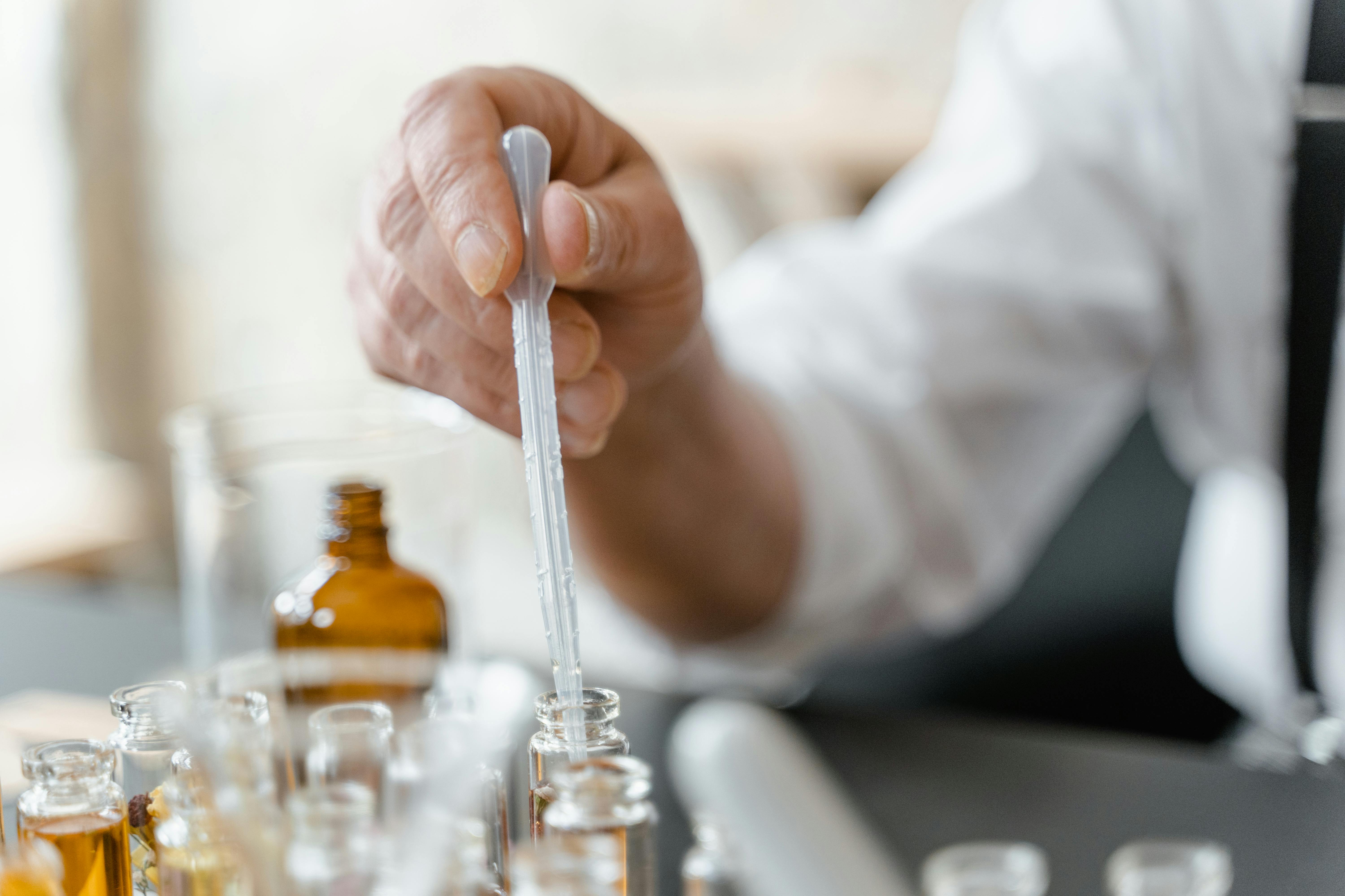 Liquids mit Pipette abgefüllt
