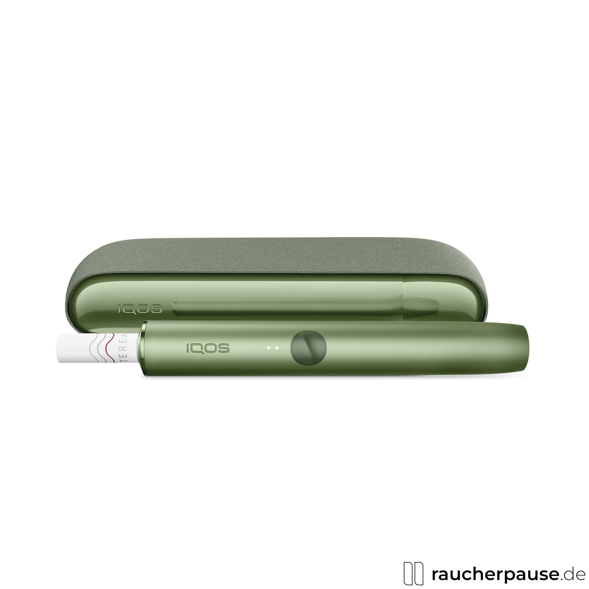 IQOS Iluma Tabakerhitzer Kit in Moss Green mit modernem Design und induktiver Heiztechnologie für rauchfreies Erlebnis., packshot seitlich
