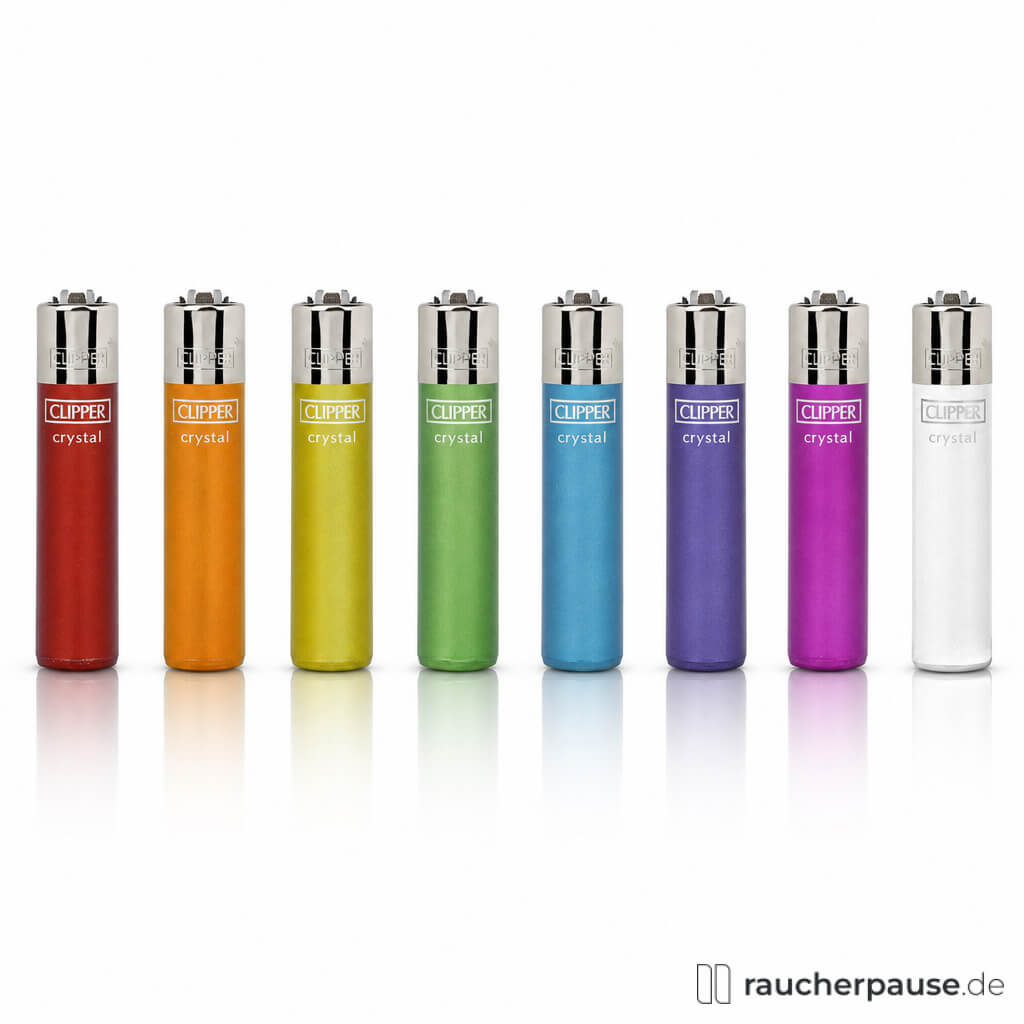 Clipper Feuerzeug Crystal Rainbow: Acht farbige Feuerzeuge in einer Schachtel, von Rot bis Weiß, mit schlanker Form und Clipper-Logo auf der Seite.