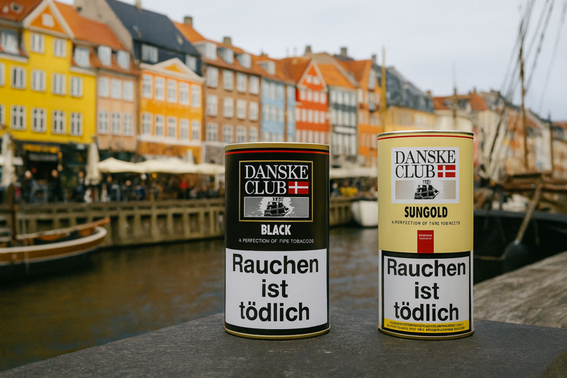 Danske Club Tabak Dosen schwarz und gelb in Kopenhagen am Kai