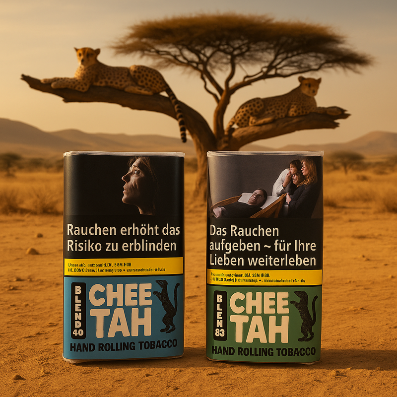 Cheetah Tabak Sorten blau und grün in Namibia Scene, mit zwei Cheetah's auf einem Baum im Hintergrund