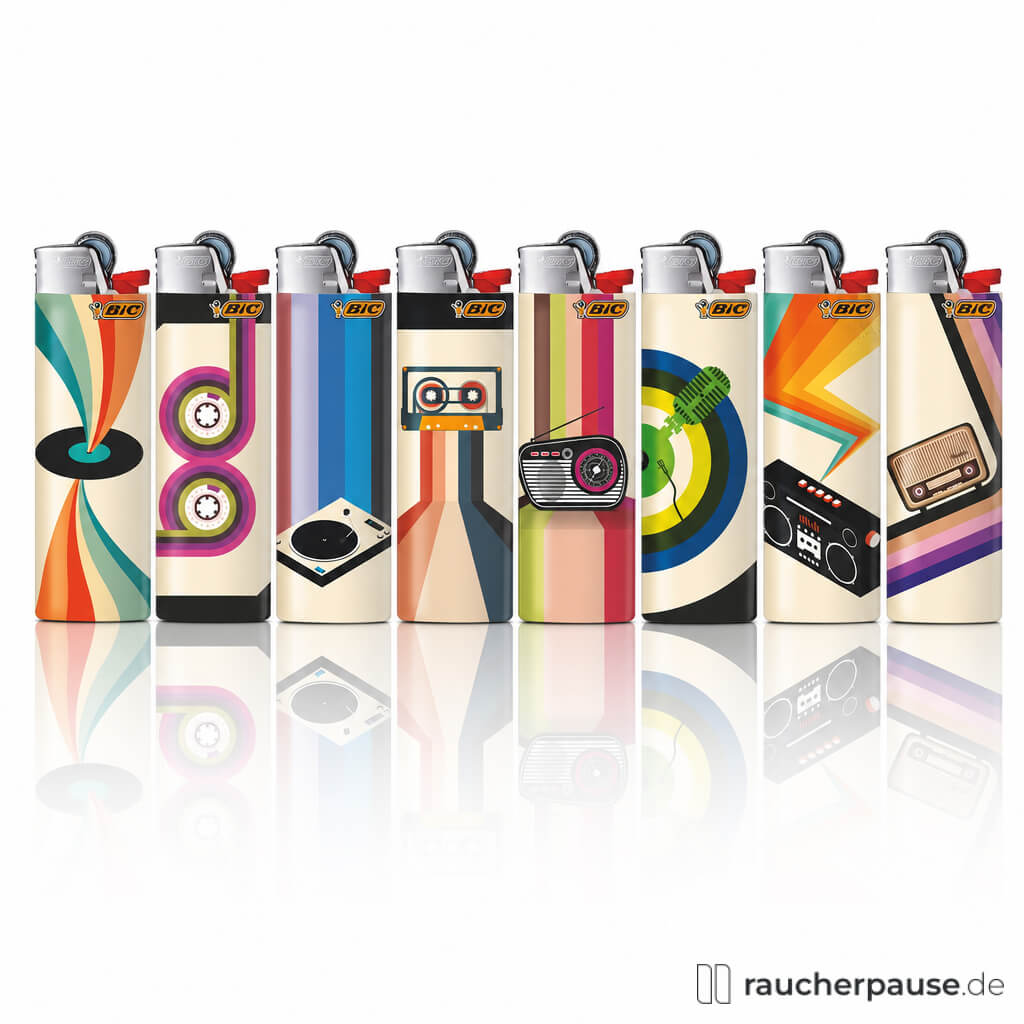 BIC Maxi J26 Feuerzeug Retro Music in bunten Farben mit Kassetten, Radios und Plattenspielern auf einer stilisierten Dose mit BIC-Logo.